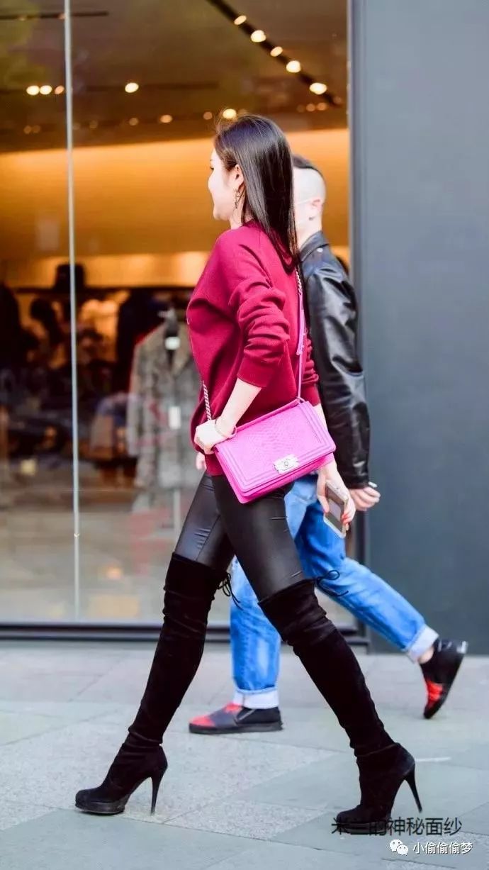 美女街拍:时尚气质的大密 真的是好女配烂汉吗?