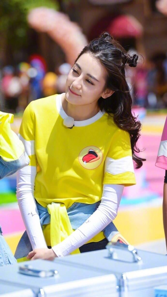 迪丽热巴 丸子头超太可爱 甜甜美美哒