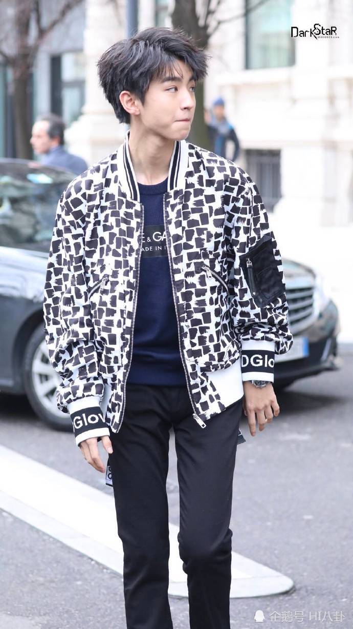 王俊凯米兰时装周上班照,清爽有型帅气迷人!