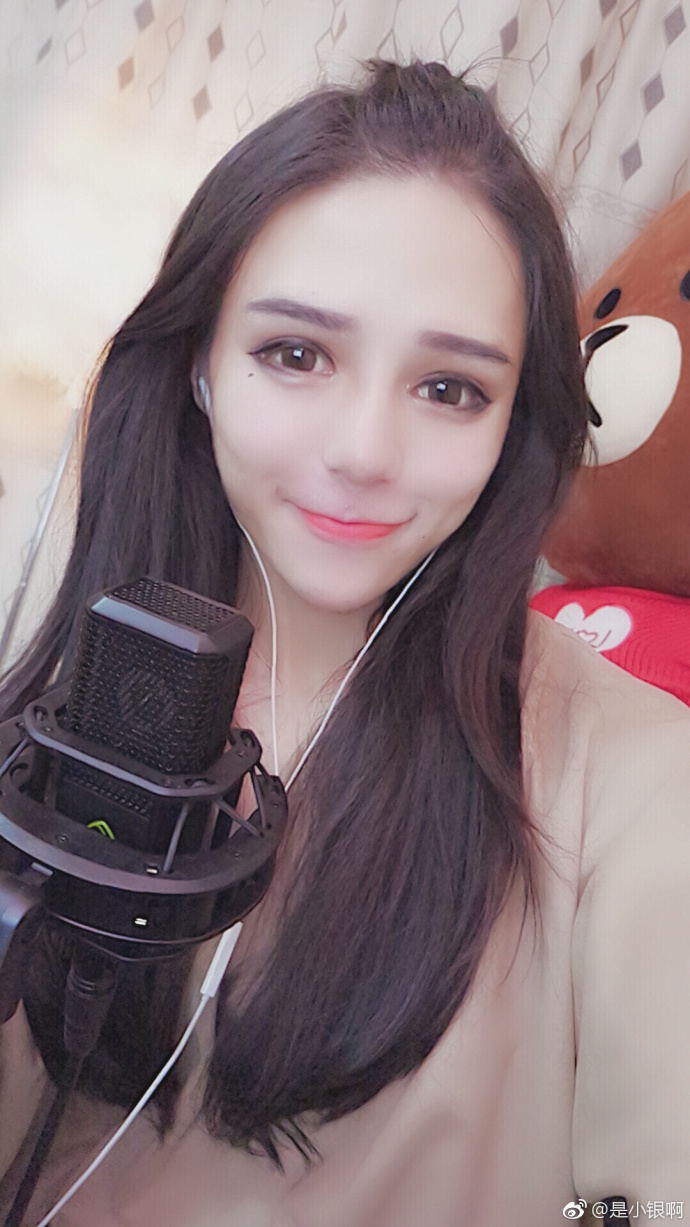 全民一姐最美伪娘小银分享美颜摄像头干货。原来女主播都是照骗