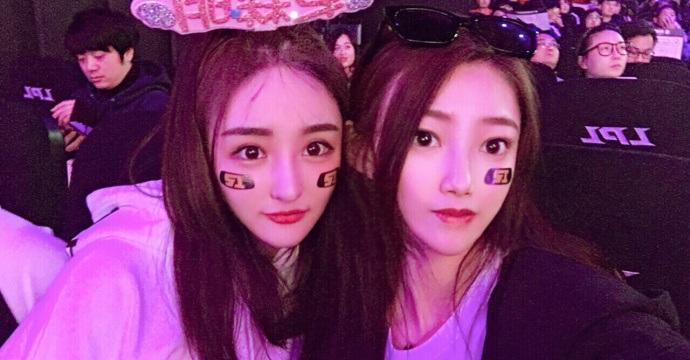 RNG女友团现场助阵, UZI女友带史森明头箍并