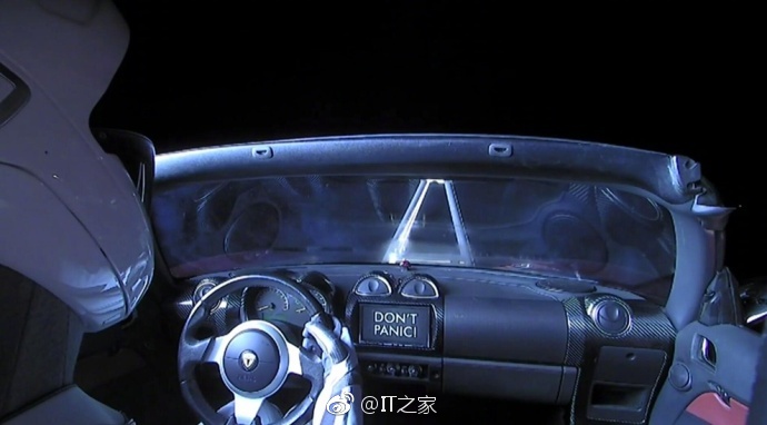 特斯拉跑车从太空发回了照片!