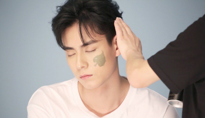 频繁搭上鹿晗、胡一天,一年赚36亿的一叶子真成了面膜龙头吗?