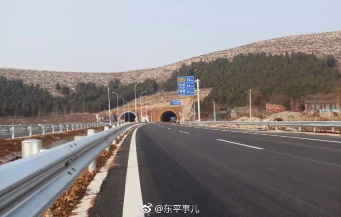 国道105京珠线是我国南北向的国家干线公路,泰安段全部位于东平县境内