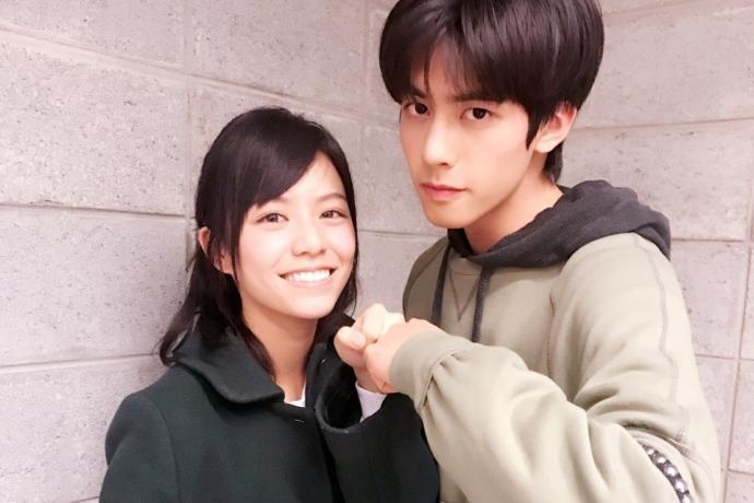 宋威龙恋情曝光 与神秘女拥抱牵手隔着口罩亲亲