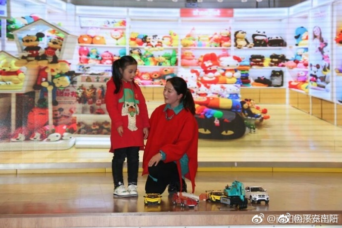 民警走进幼儿园,情景剧里当主角