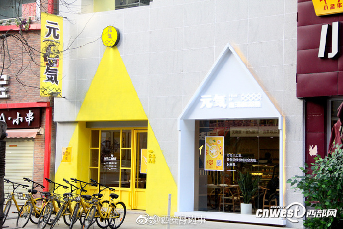 网红小店扎堆西安民乐园 顾客到底喜欢吃还是