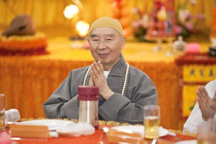 真正修行是在红尘里头修,火中的莲花才可贵,水里莲花