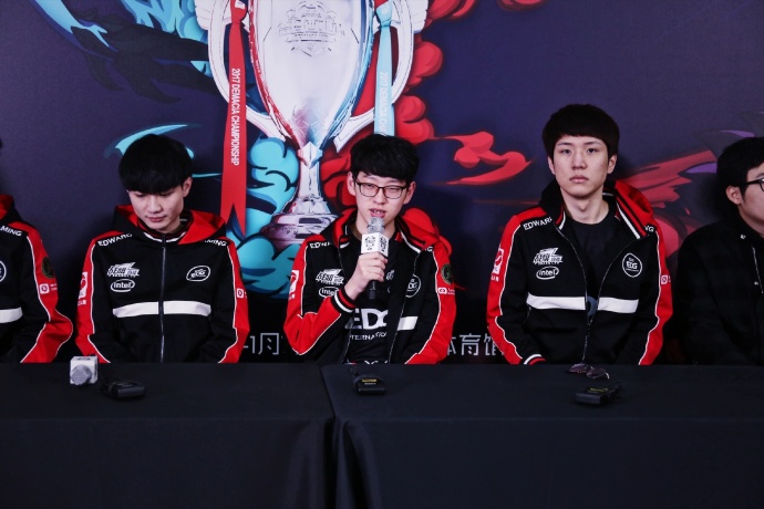 2018德杯EDG赛后采访:iBoy伊泽瑞尔这个版本