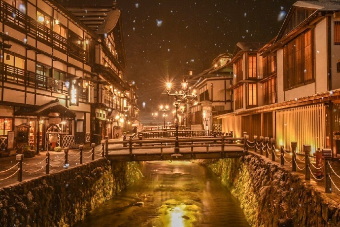 日本山形县银山温泉,好美。_新浪看点