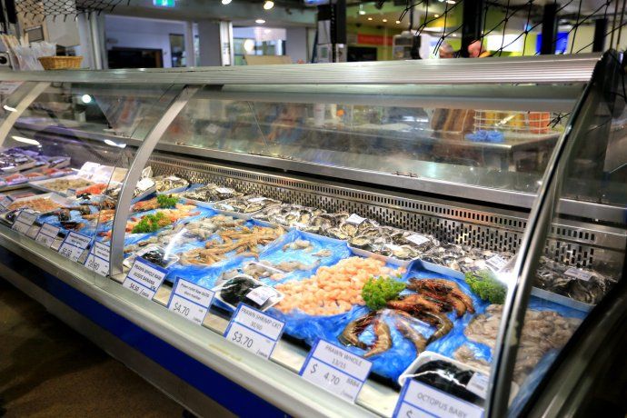 游新西兰奥克兰海鲜市场,吃超大龙虾、海胆和