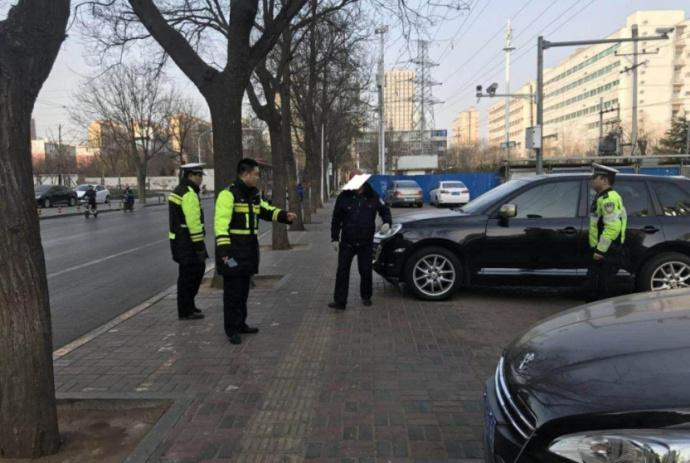 痛快!石家庄又一名非法收取停车费被抓
