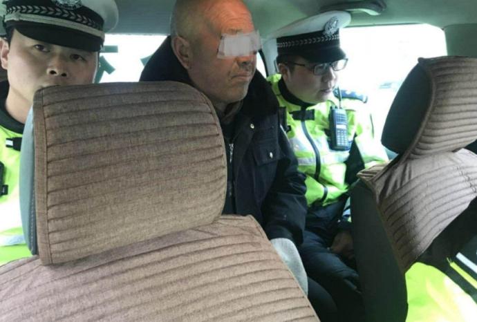 痛快!石家庄又一名非法收取停车费被抓