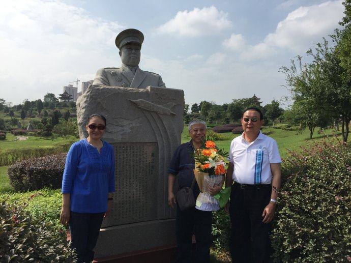 解放战役中,他打下两场经典战役,名扬中外