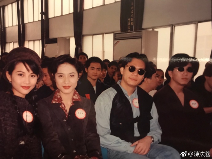 气质美女陈法蓉,发微博翻出老照片,很少人见过