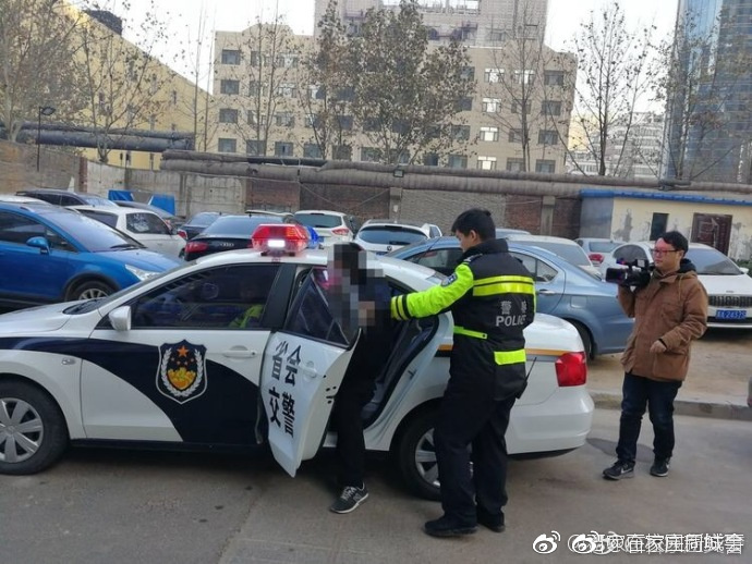 冒充智慧泊车收费员被当场查处