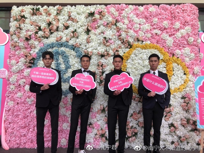 南宁青秀万达惊现共享男友。可以陪聊天