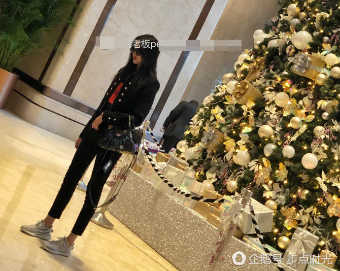 网友澳门偶遇关晓彤，难道要和鹿晗一起过圣诞节？