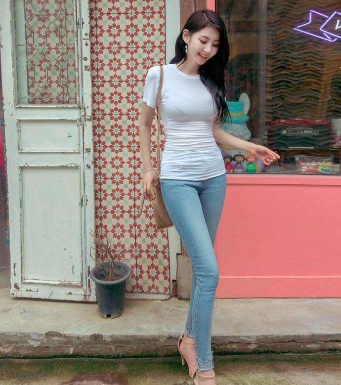 街拍紧身牛仔裤, 以前叫人家小甜甜现在叫人家