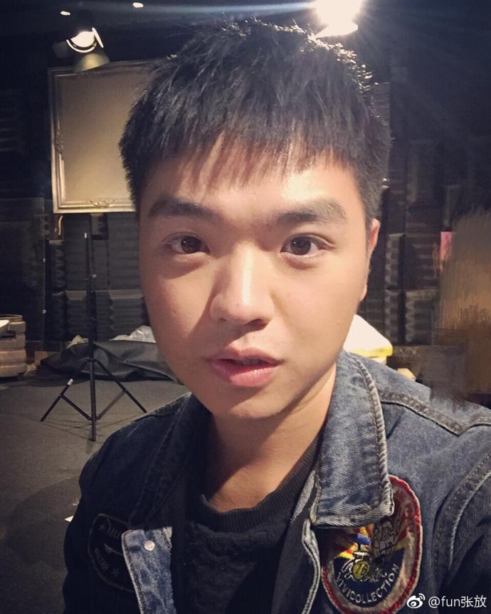 疯狂夺金主持人张放被吐槽伪娘? 深厚内涵走心