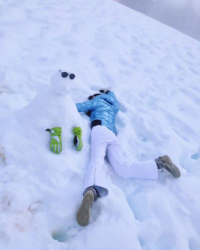 何穗晒自己堆雪人的照片, 网友: "何仙姑"真的下凡了