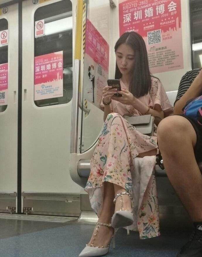 老板让女保姆拖掉内衣_性感内衣女(3)