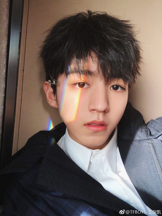 王俊凯微博发文暖心告白粉丝,最后一句才是真