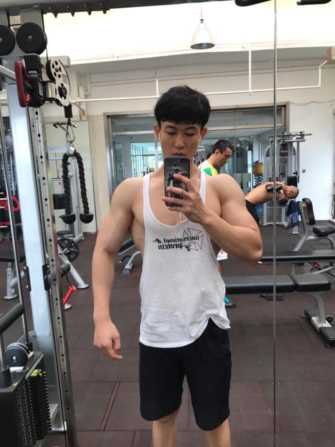 大连小伙健身两年半, 练就霸气胸肌人鱼线, 俘获一片迷妹!