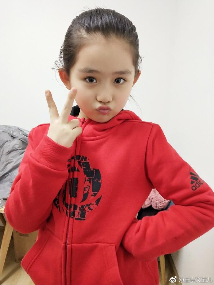 小赵丽颖王亭文晒成绩单: 成绩优异, 但未按时