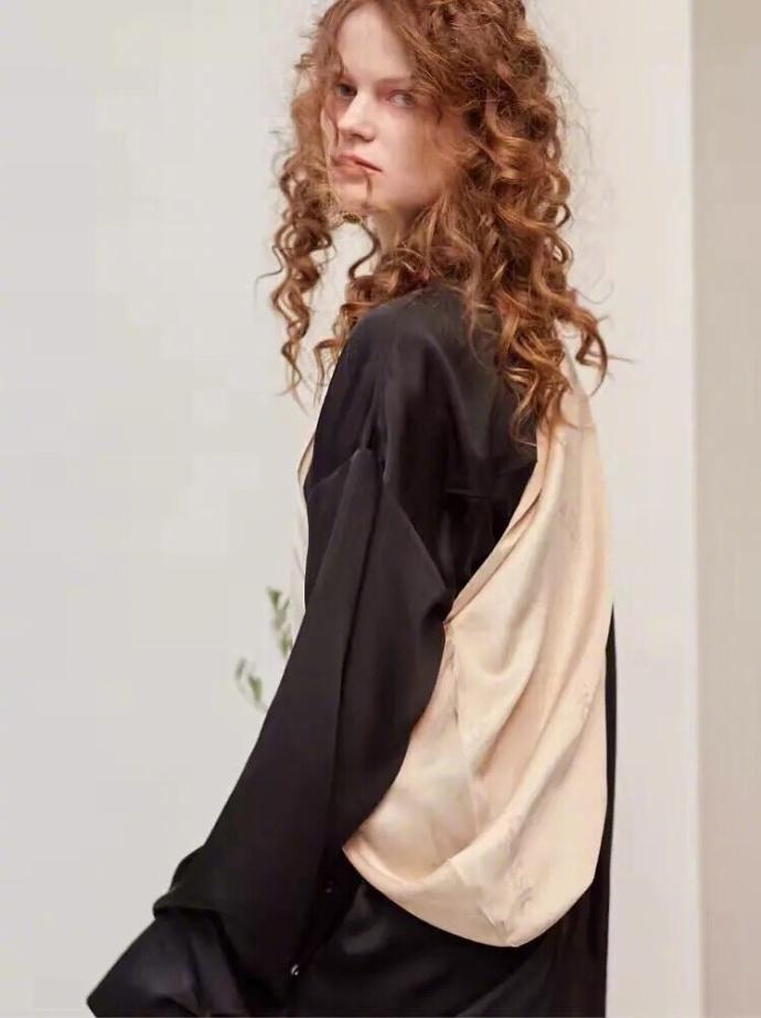 《还珠格格》小燕子离家出走背的包袱, 终于走