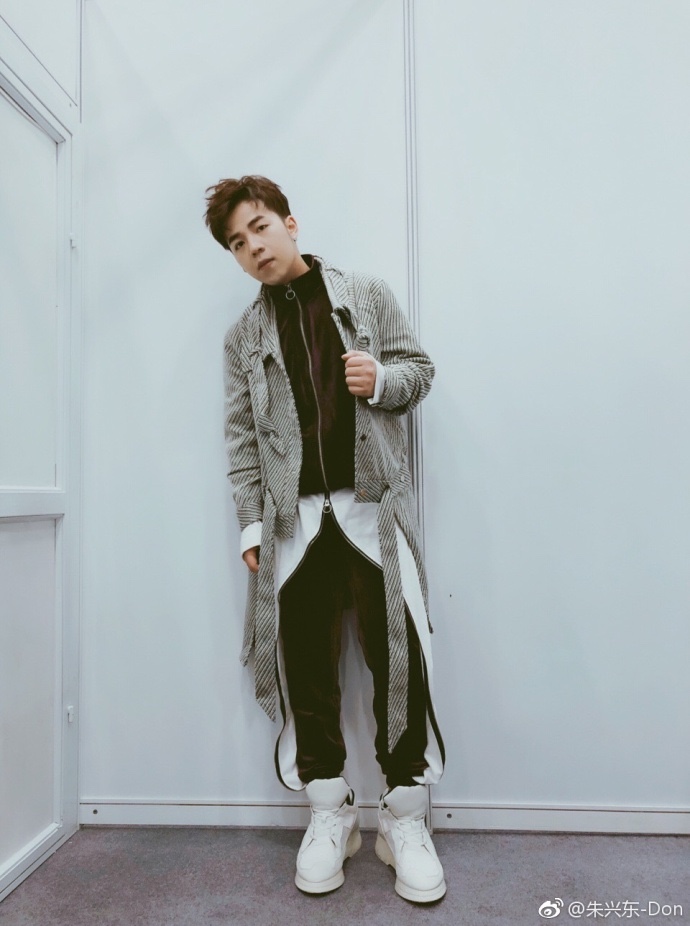 朱兴东《孤独感》:新生代歌手中最会讲故事的声音