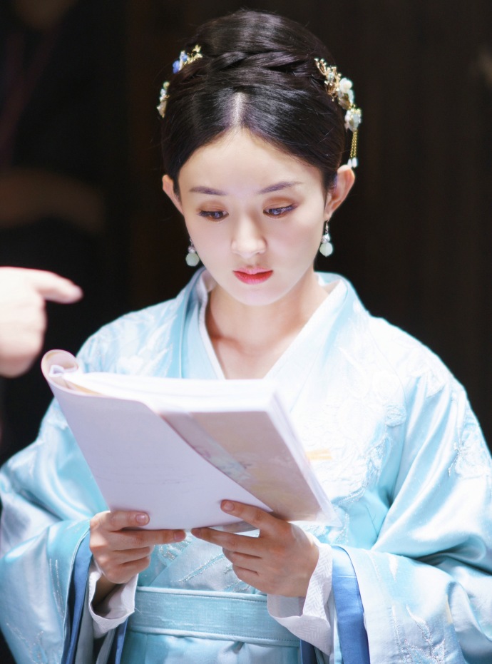 赵丽颖《知否》曝盛明兰唯美新剧照,吴磊白衣飘飘变身武侠少年