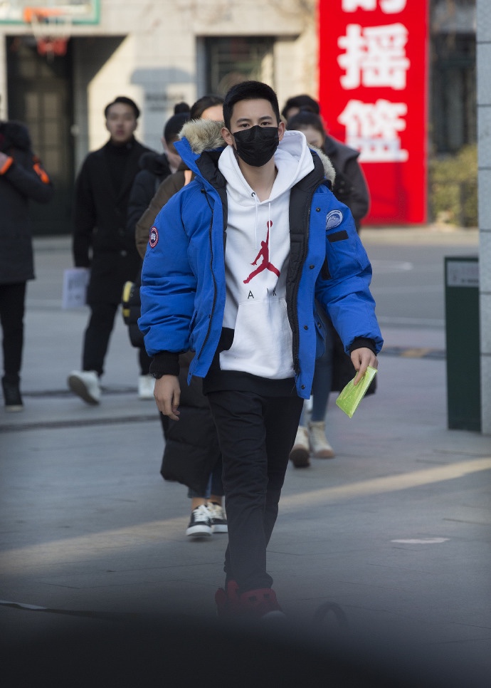 帅气小鲜肉来袭 00后童星胡先煦现身中戏艺考