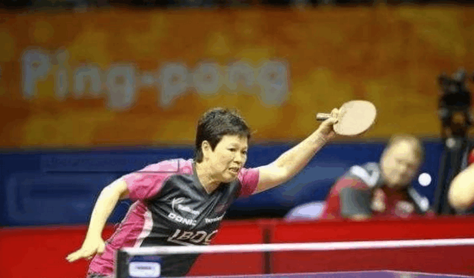 日本乒乓球天才选手被54岁中国大妈暴打!