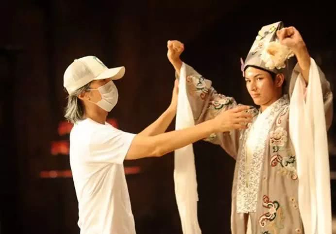 娱乐圈的野心家，17岁立志当演员，周星驰点了点头他立刻火了