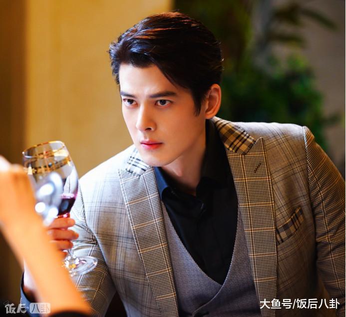 杨幂黄子韬谈恋爱没毛病, 但《谈判官》的广告