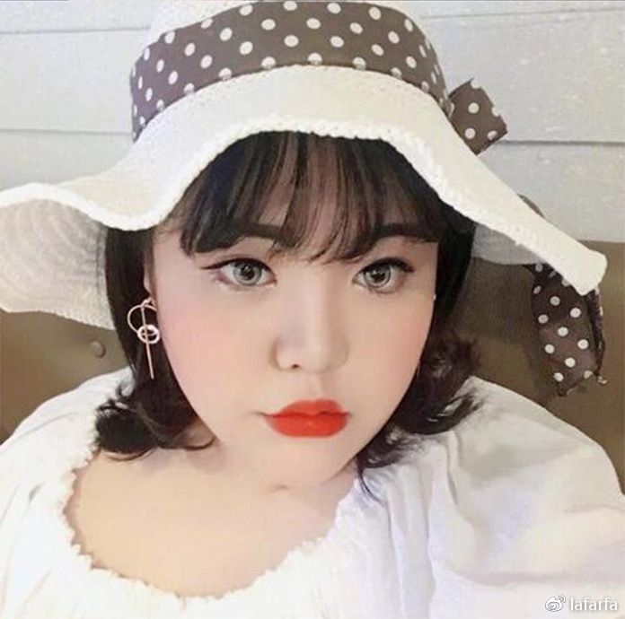 看韩国胖女孩秀彬吃秀 学韩系穿衣风格搭配