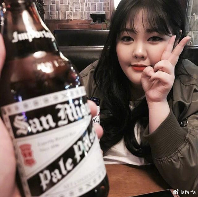 看韩国胖女孩秀彬吃秀 学韩系穿衣风格搭配