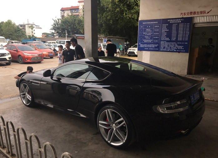 花260万远赴云南提阿斯顿马丁