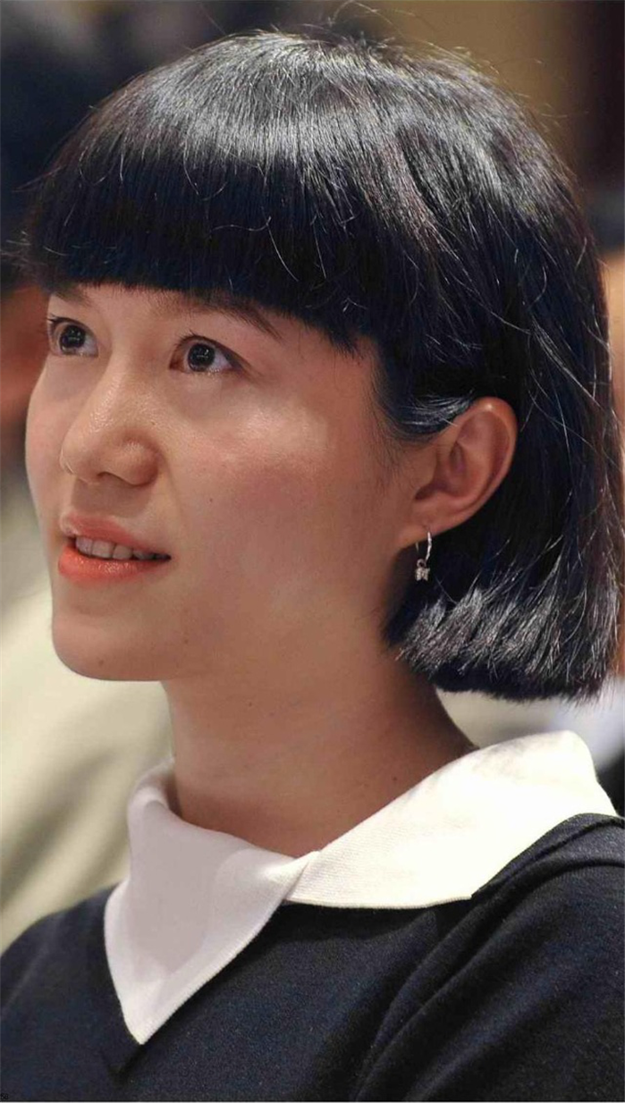 翁帆近照曝光,少女气息不再,但因为杨振宁她看着依旧那么年轻!