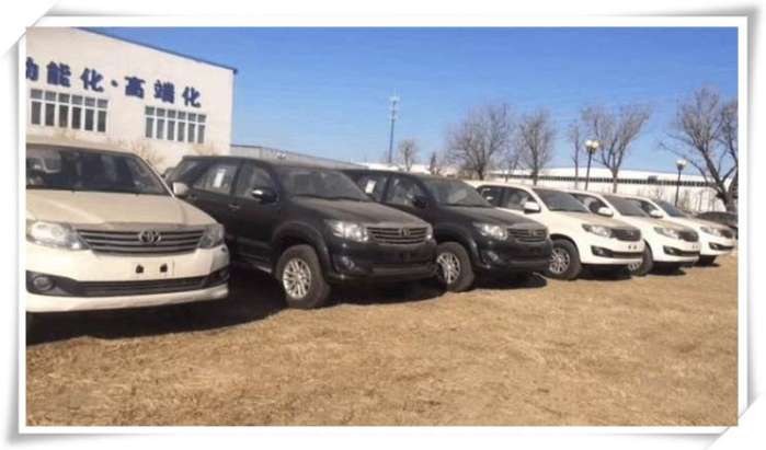 大批丰田7座SUV库存车停满广场,4S店:实在卖