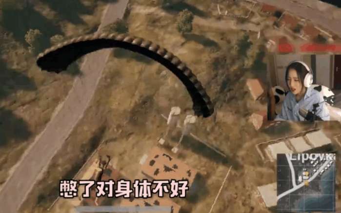 斗鱼吃鸡一姐呆妹儿被玩坏,妈妈:不喝水不让你