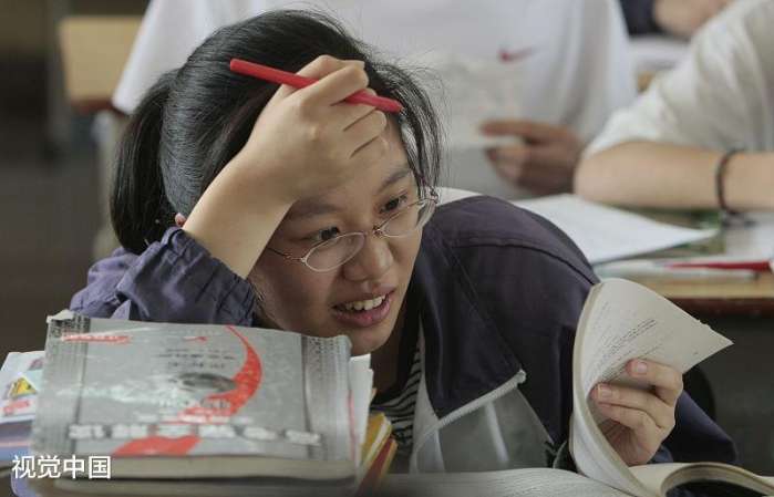 全国卷数学最难的一年,学霸都要复读,出卷老