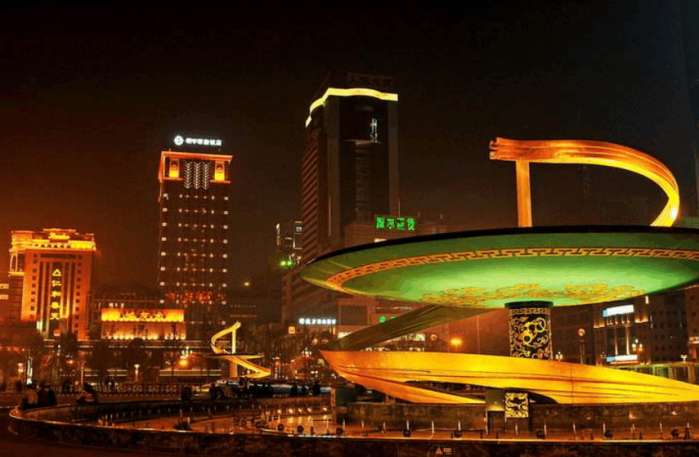 曾经不起眼的城市, 如今位列新一线城市之首, 实