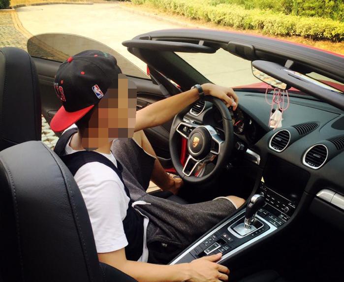 花75万买辆保时捷718, 女友坐在车内嫌太吵, 车主直言