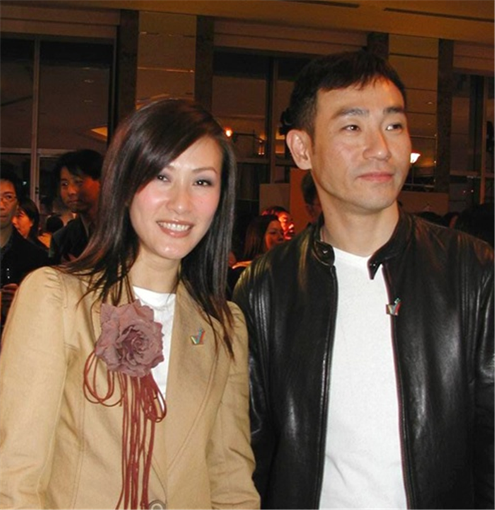 陈慧珊全家照:事业失败丈夫一夜白头,但因她的陪伴,如今已振作