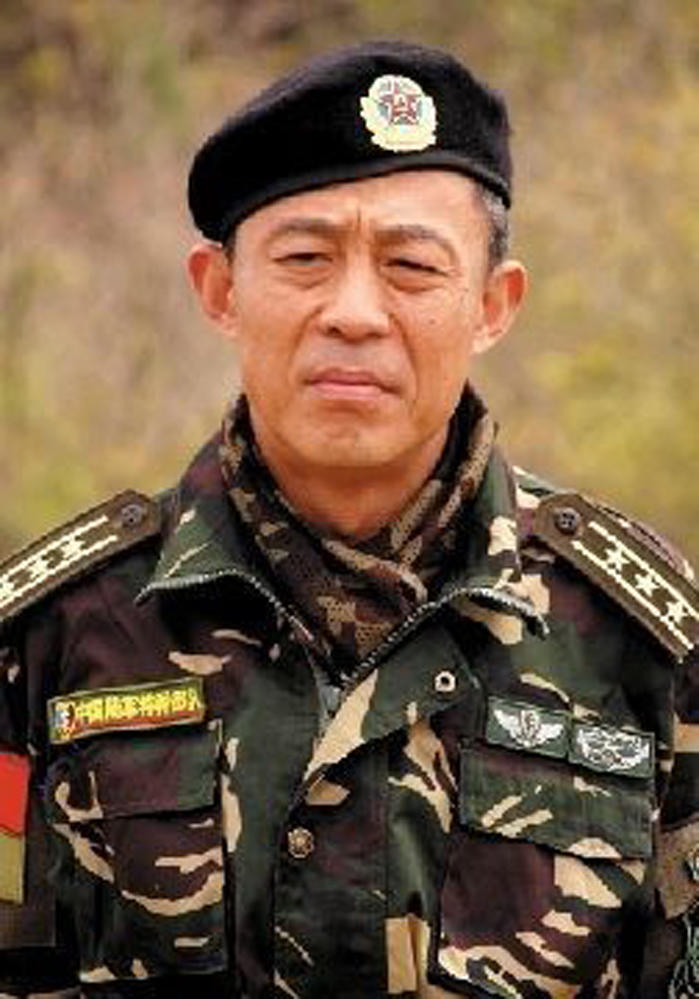 难怪他演特种兵这么像,原来是正牌的军人演员