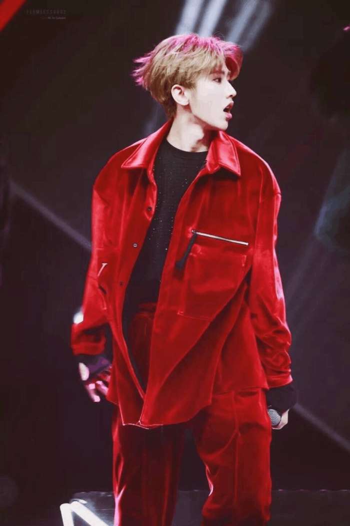 粉丝送蔡徐坤70年微博会员,赔偿3.2亿违约金,有