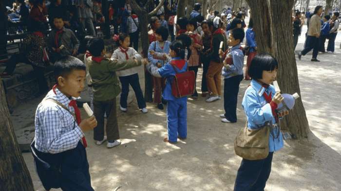 1984年的小学生:80后的童年是这样的 和现在差别很大!