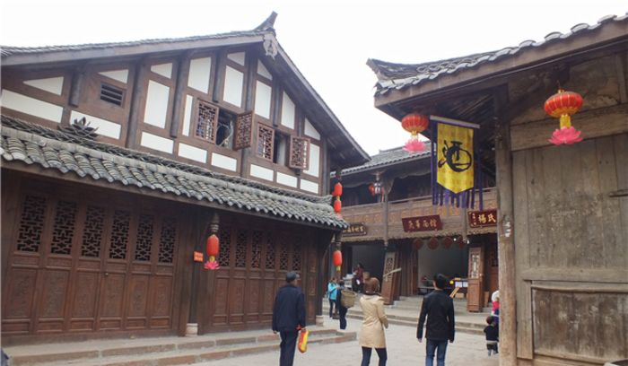 双江古镇是一个山水雾中的小镇,古色古香